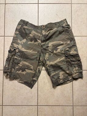 No Boundaries NOBO Green Camouflage Camo Cargo Shorts Men's Size 38